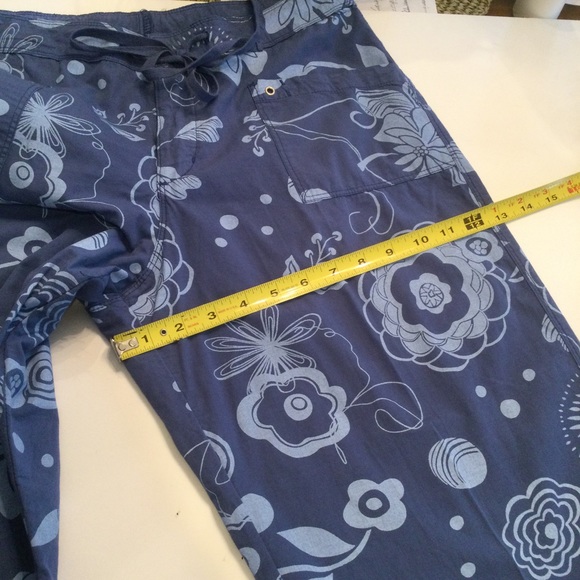 Fresh Produce Blue Floral Cotton Capris Size Medium - Picture 9 of 10
